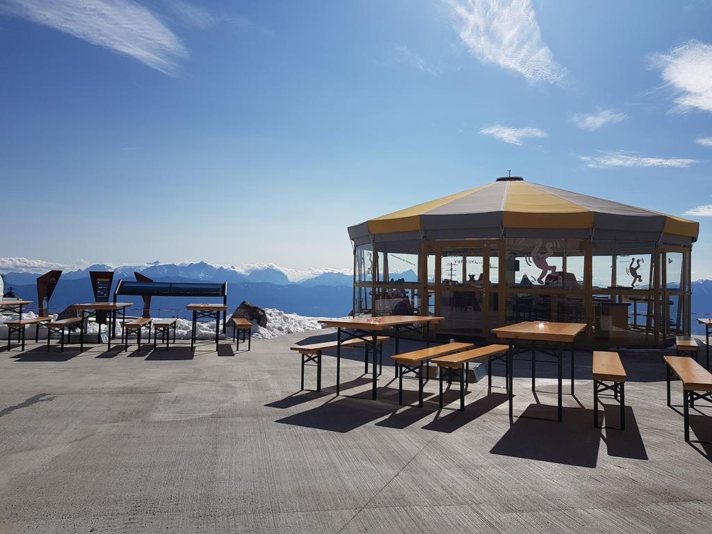 Pension Rosenheim เทรฟเฟน ภายนอก รูปภาพ