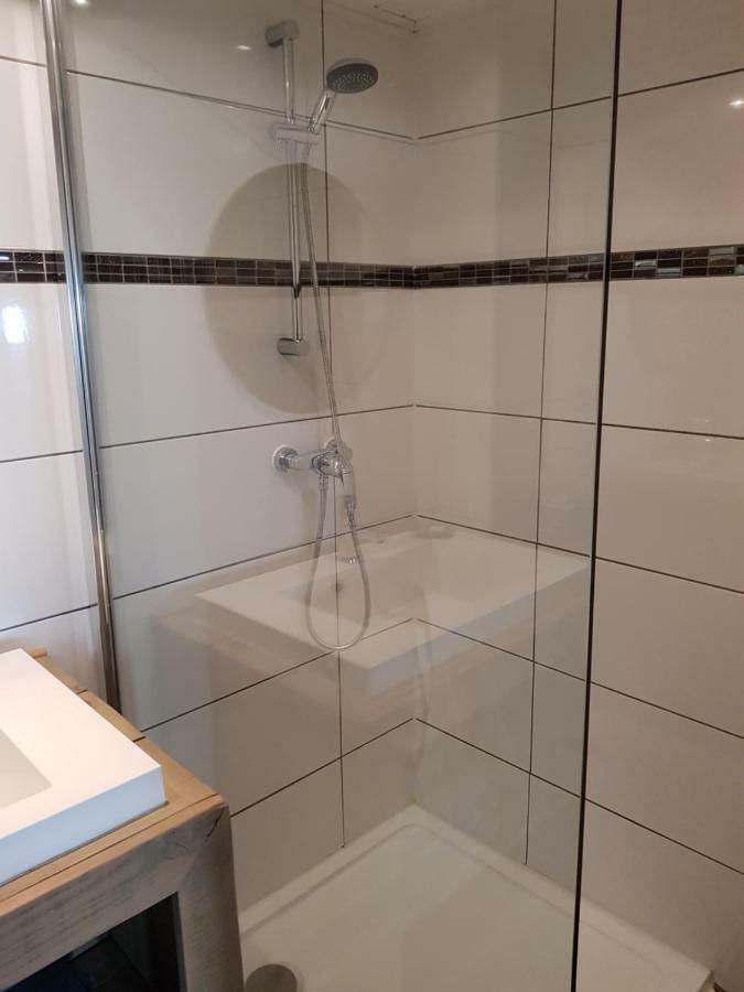 Pension Rosenheim เทรฟเฟน ภายนอก รูปภาพ